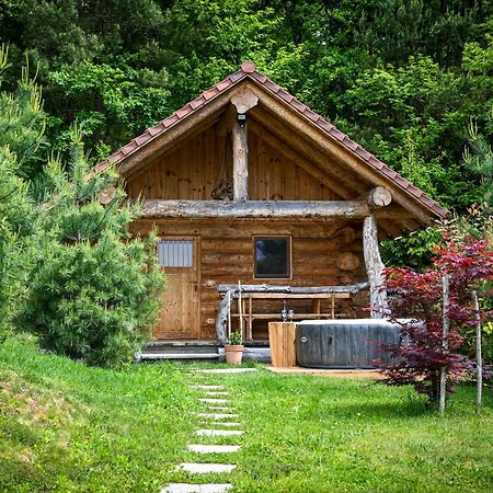Hut At The Forest Male Brusnice Bagian luar foto