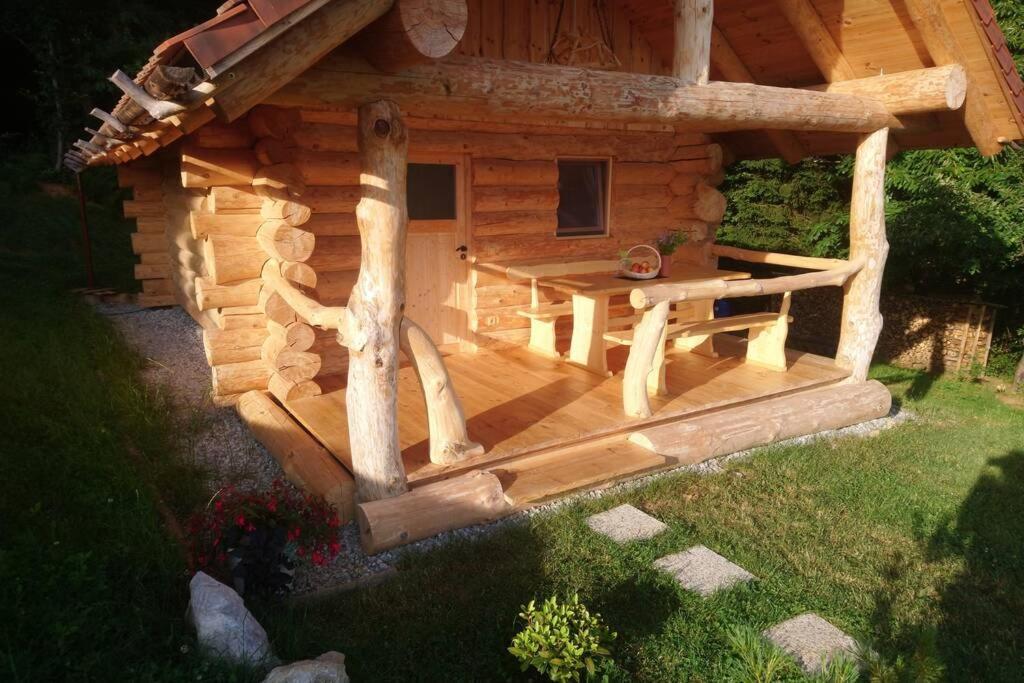 Hut At The Forest Male Brusnice Bagian luar foto