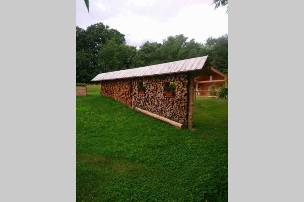 Hut At The Forest Male Brusnice Bagian luar foto