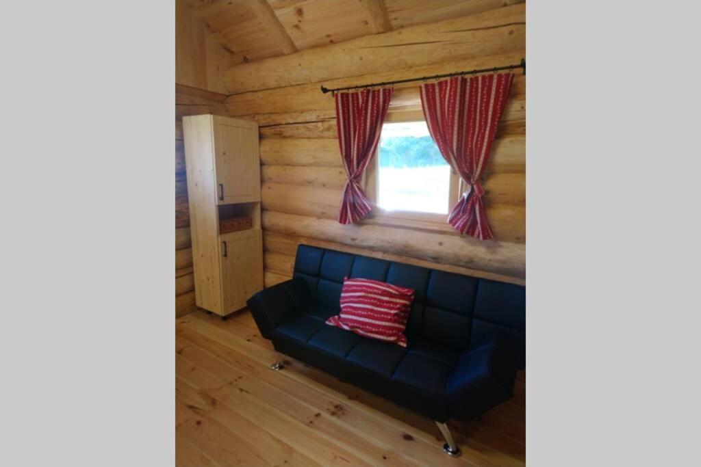 Hut At The Forest Male Brusnice Bagian luar foto