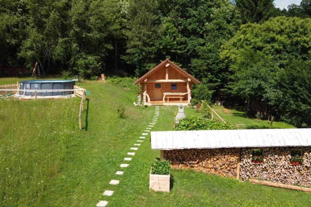Hut At The Forest Male Brusnice Bagian luar foto