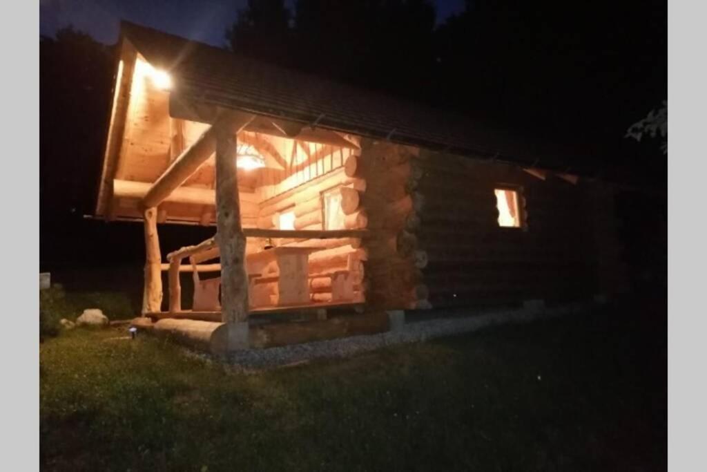 Hut At The Forest Male Brusnice Bagian luar foto